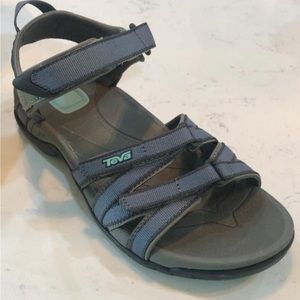 Teva sandals size 8